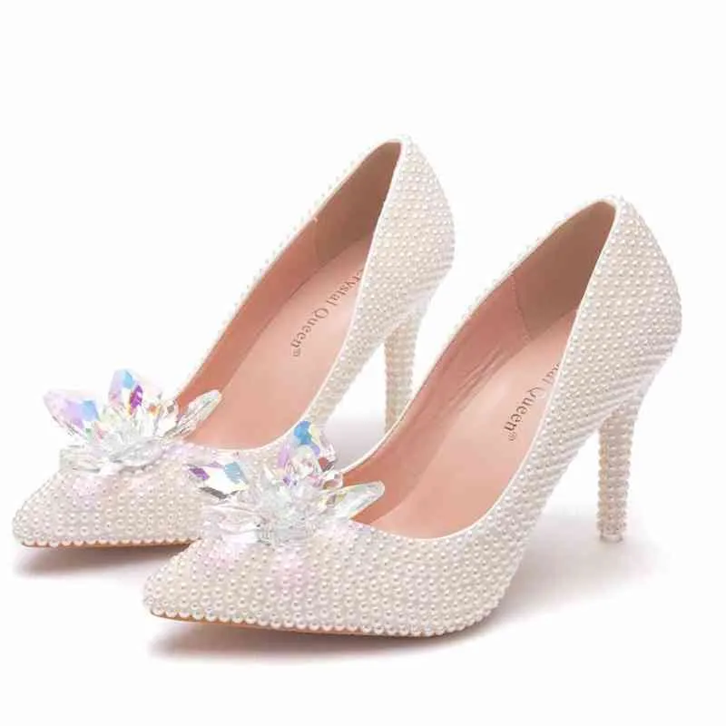 2021 Nouvelle arrivée 9cm sandales pour femmes beige perle chaussures à talons hauts avec strass talon aiguille grande taille chaussures à bout pointu G220527