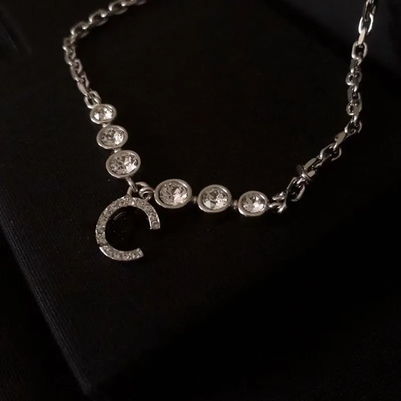 18-каратное позолоченное ожерелье в стиле хип-хоп. Роскошные дизайнерские ювелирные модные женские женские мужские брендовые ожерелья с буквами высокого качества D2205322j