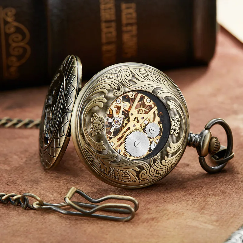 Bronze Retro Mechanical Pocket Watch Polar Express Design Roman siffror ihåliga skelett Mens Mechanical Pocket Watch Chain 220606
