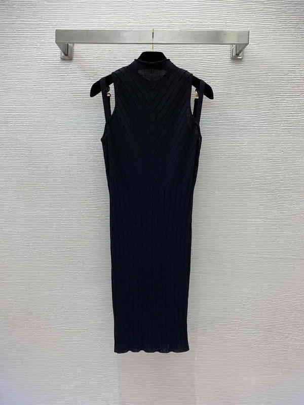 Mode 2023 designer design tidigt på våren nya Medusa metalltillbehör hängslen design elastisk omlott kjol stickad klänning