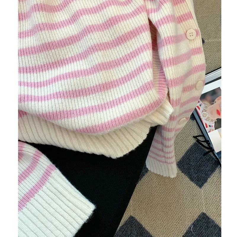 Ropa de invierno para mujer suéter moda coreana suelta raya rosa cuello redondo botón diseño jersey manga larga tejer tops 220817