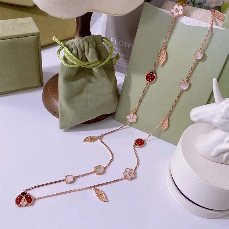 Высокое издание Long Lucky Spring Pendan Collece Mother Pearl Flowers Charms Классический дизайнерский ювелирные ювелирные изделия.