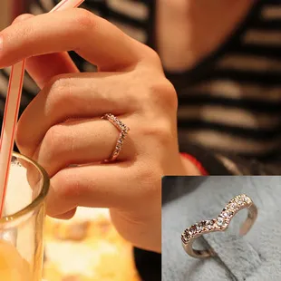 Koreansk V-formad design diamantring kvinnor rosa enkel svansring smycken tillverkare grossist heta stånd