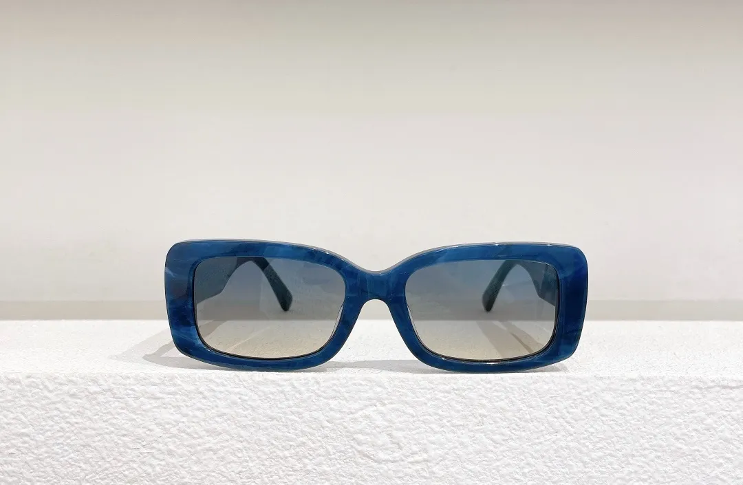 Солнцезащитные очки для модных брендов.
