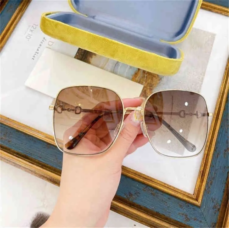2024 10% Rabatt auf Luxusdesignerin neuer Sonnenbrille für Männer und Frauen 20% Rabatt auf Modeversion Hot Square Large Rahmen Ultra leichte Hufettschwanzschnalle Nini gleich