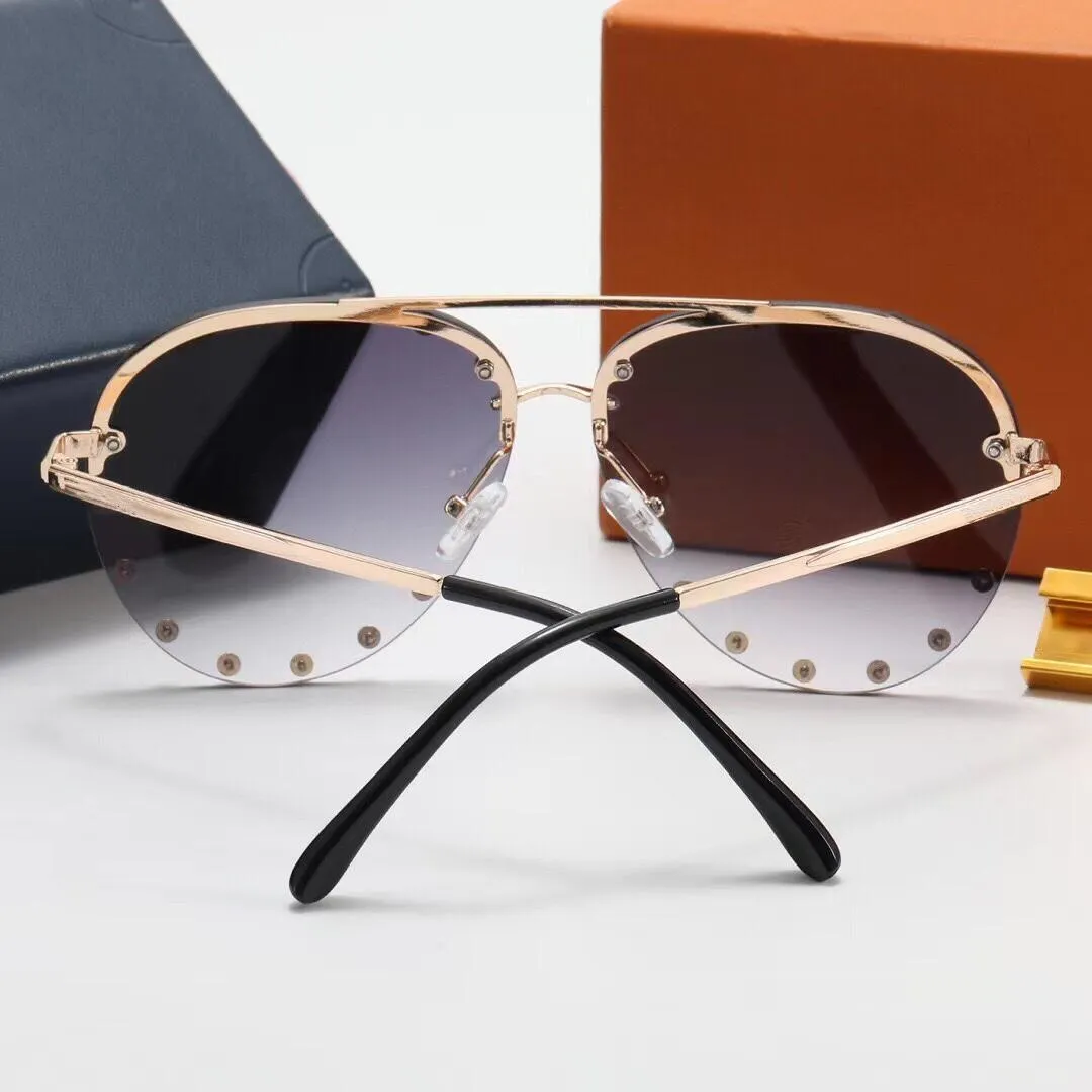 Les lunettes de soleil pilotes de fête étudient les verres de soleil ombrés bruns orneux femmes Lunettes de soleil sans cruche avec box248j