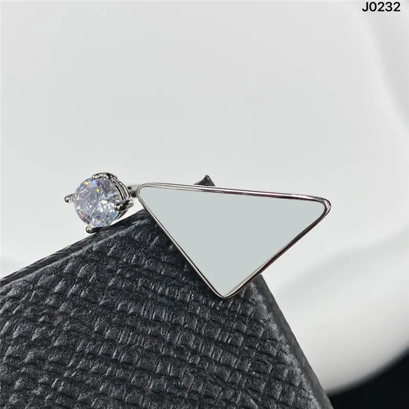 Chic Metal Dreieck Diamond Ring Frauen Kristallbriefringe Strass offener Ring für Partydatum mit Geschenkbox295W