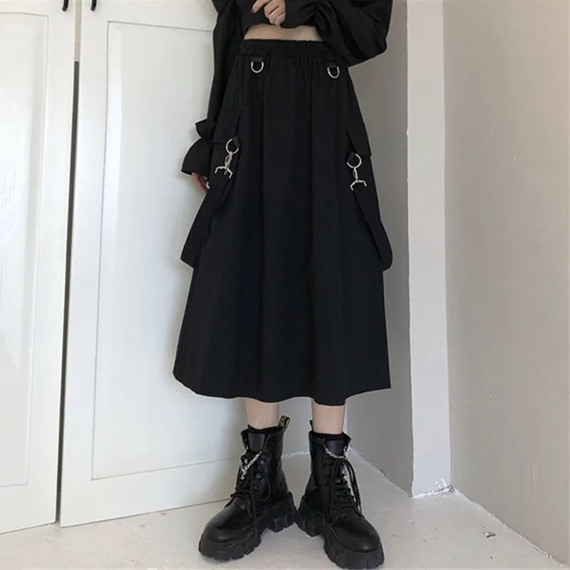 HOUZHOU Falda larga gótica Mujer Mall Goth Punk Cadena Bolsillo Correa suelta Negro Cintura alta Midi Grunge Harajuku Streetwear 220322