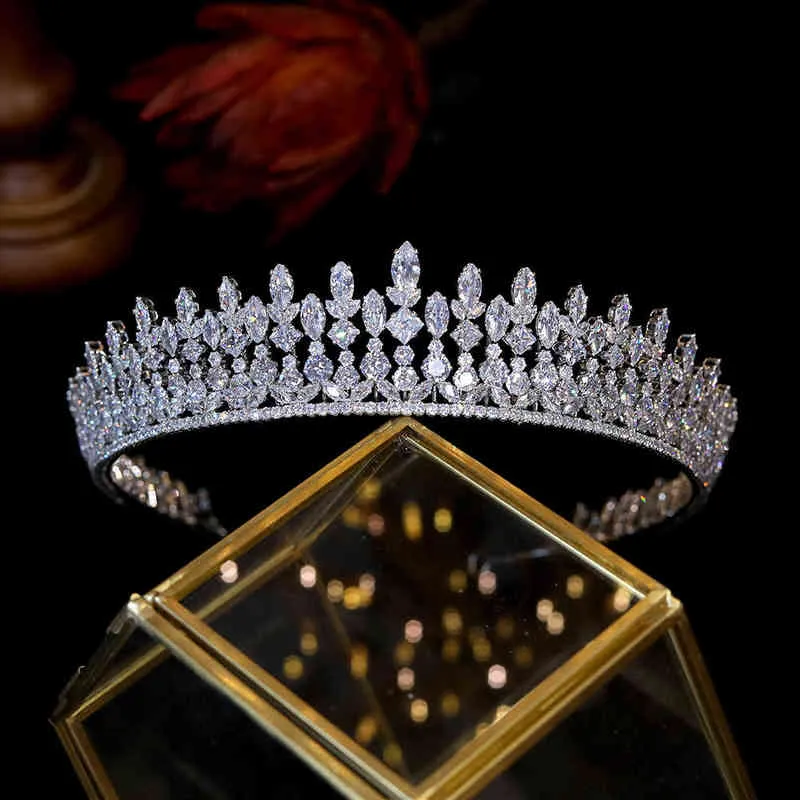 New Tiara Prata Cor Cristal Zircônia Alongada Coroa Coroa De Noiva Royal Casamento Cabelo Acessório Mulheres Jóias Cz Diadema AA220323