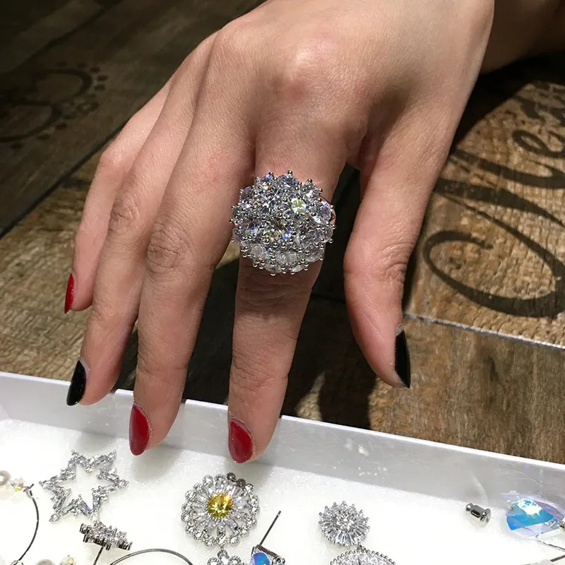 Mode Luxe Ring Fonkelende Sieraden 925 Sterling Zilveren Bloem Volledige Witte Topaas CZ Zirkoon Diamant Vrouwen Verlovingsband Ringen Lo2598