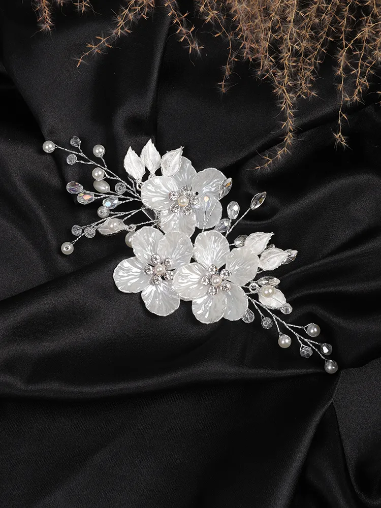 Bijoux de fleurs argentées à la mode Tiaras majuscules Accessoires de cheveux de mariage Headpices Clips For Bride Girls Headress 220805