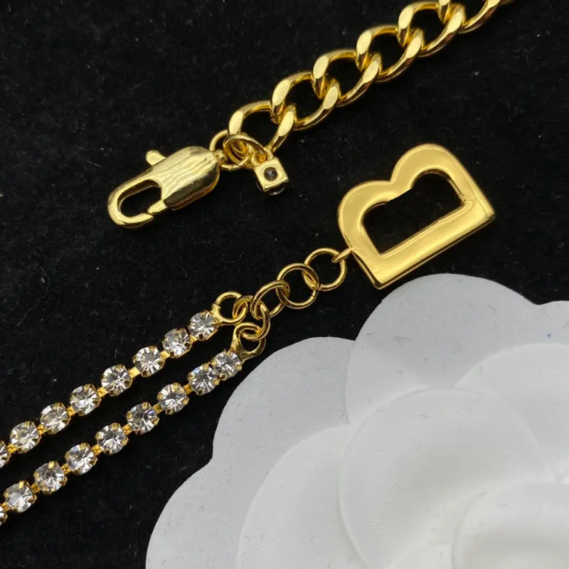 Pendanthalsband Kvinnor Designer Gold Diamonds Letter Necklace Designers Jewel Womens Accessories Casual Double Deck Halsband D227145F