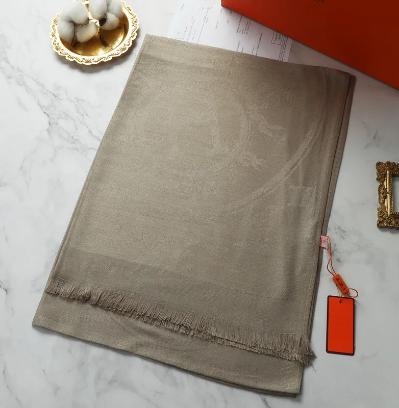 Bufanda de diseñador de lujo nuevas bufandas de seda satén entero simulación de seda femenina forma larga envolturas de cachemira toalla cuadrada grande soavy p226b