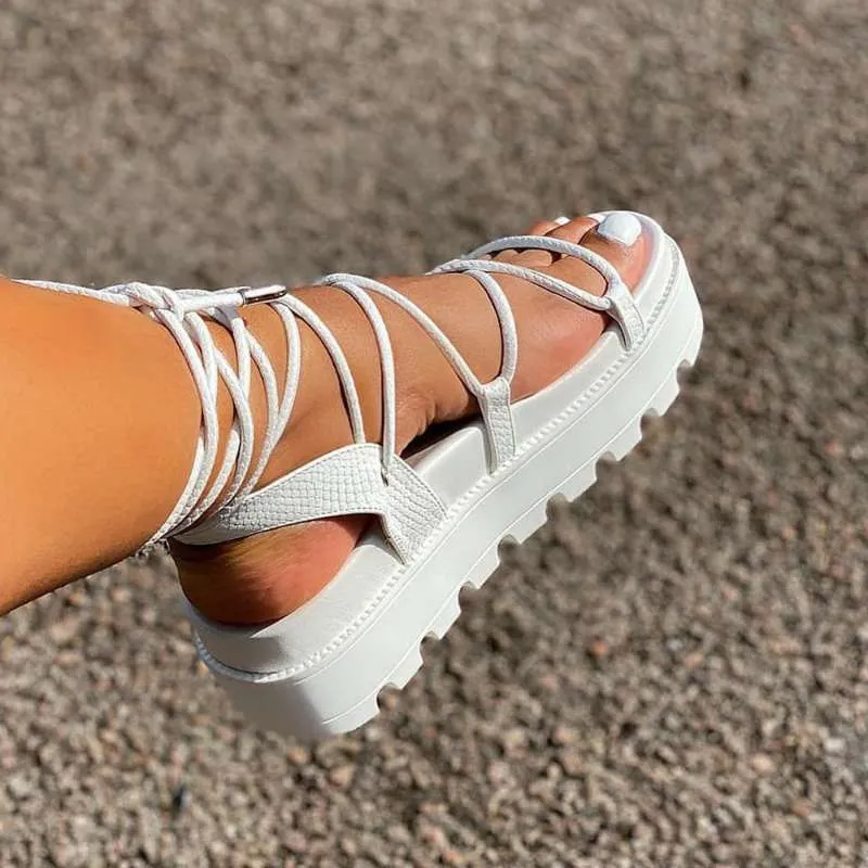 Kvinnliga bandage lägenheter modeklipp tå flip flops skor för damer kil utomhus tb sexig snörning upp plattform sandaler 220613