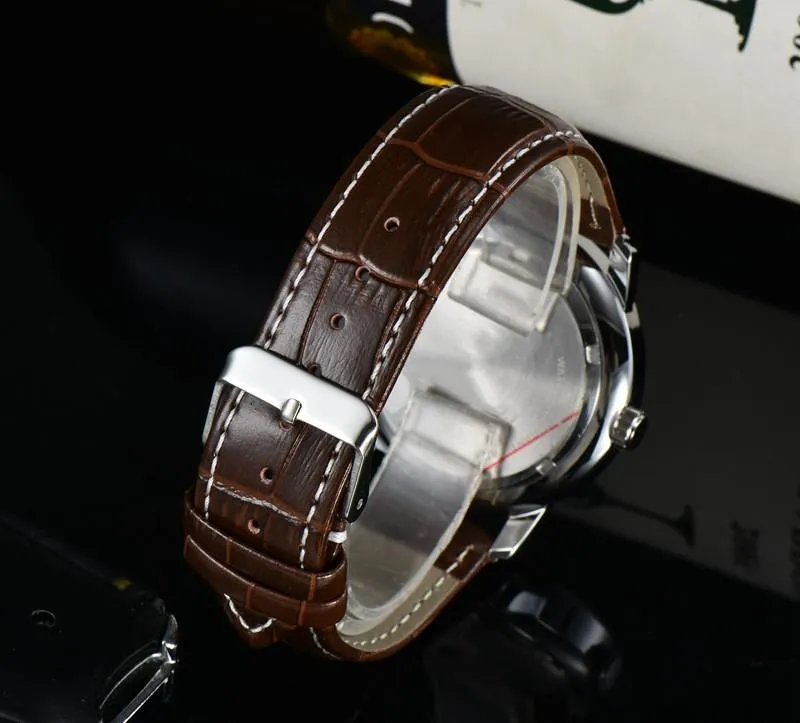 2022 Högkvalitativa män Luxury Watches Three Stitches Series Mens Quartz Watch Top Brand Leather Strap Fashion Accessories Clock Wit327k