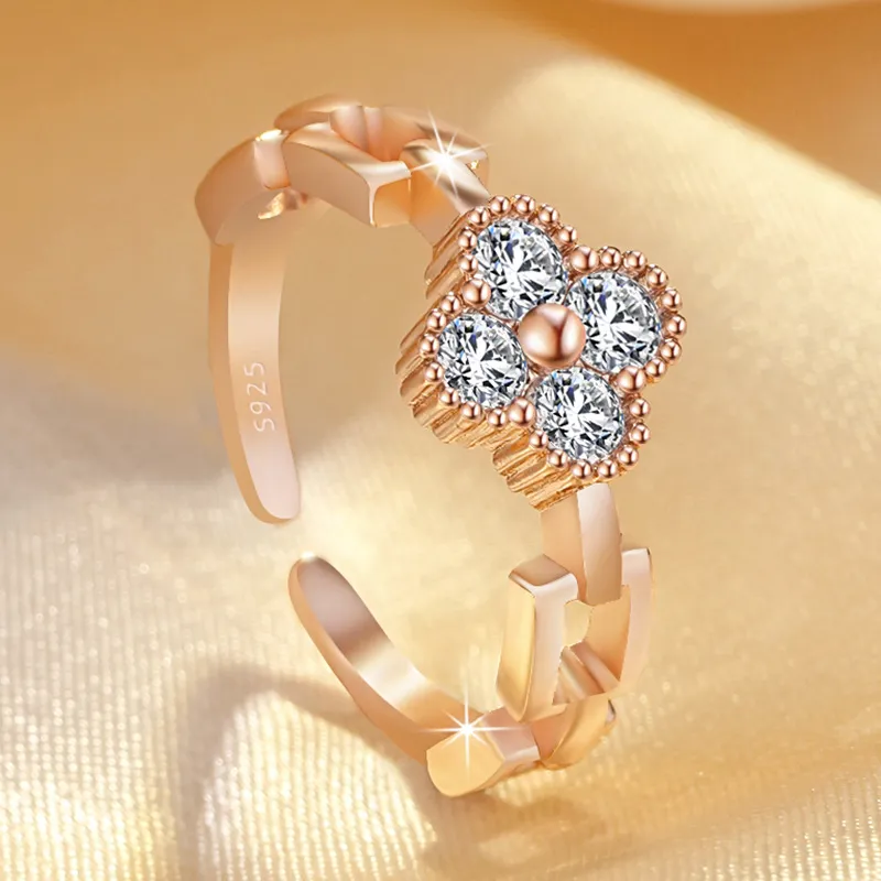 Корейская сладкая модная конструкция Clover Designer Rings для женщин CZ циркон сияющий кристалл открытый серебряный серебряный розовый золото Bling Diamond Love Ring 311Z