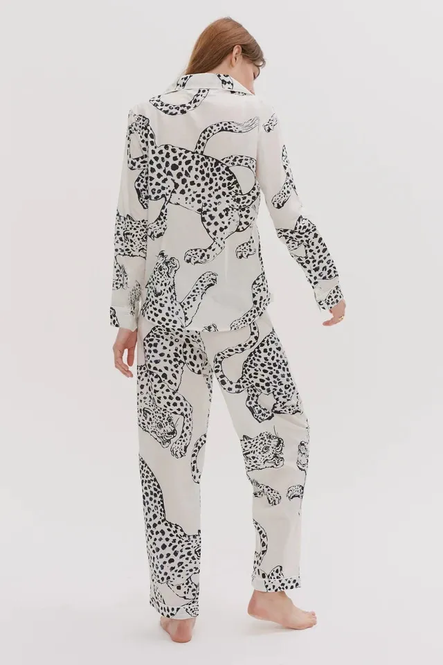 Personlig leopardpyjamas för kvinnor Långärmad bomullspyjamas hemkläder kostymer kan bäras utanför Cheetah Sleepwear White 220621