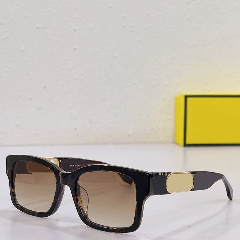 Gafas de sol OLock para hombre y mujer Gafas rectangulares de acetato negro OLock F4008 Puente bajo Patillas de metal dorado con logotipo de gran tamaño UV Pro251t