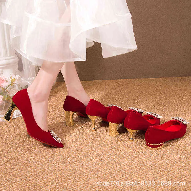 Małe skórzane buty Brytyjskie damskie chińskie ślub Xiuhe francuski gęste obcasy nowa moda High 220506