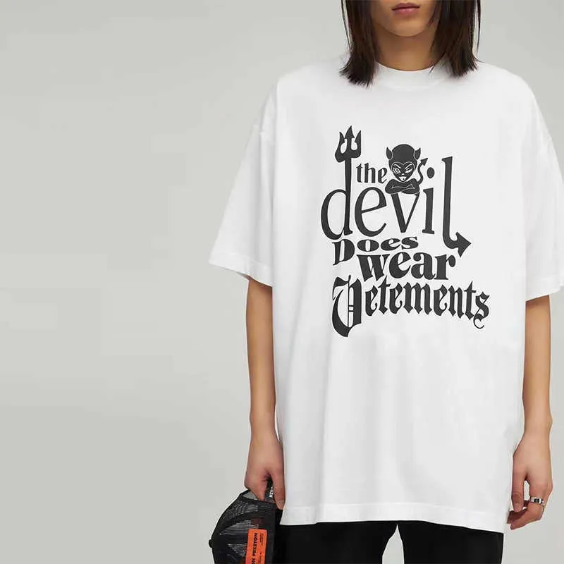 2022 Letter Printing The Devil Does Wear Vetements T-Shirts Men Women Casual Couple Streetwear O-Neck Cotton New VTM Top Tee