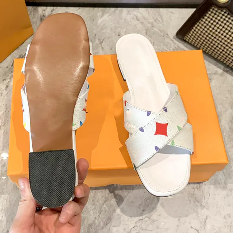 Kvinnor tofflor 2022SS Designer Classic Fashion Print Summer Beach Shoes Mens Massic Color Non-Slip Wear Resistent Deodorant Flat Sandals