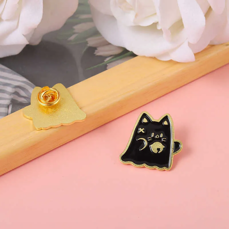 Lovely couple student Brooch black and white ghost cat bell metal badge clothing bag pin scarves buckle
