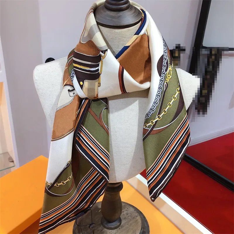 Carta de designer de marca impressão de seda lenço de seda Verão quadrado feminino colarinho de gola de gola moda feminina lenço feminino shawl turbante 90c2592