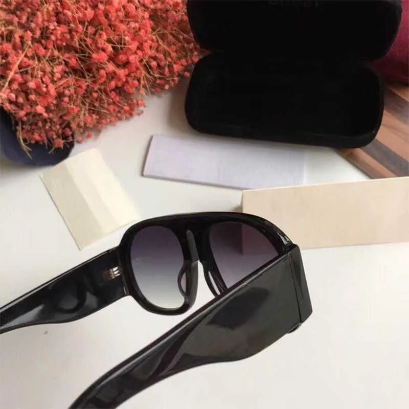 Designer Femme Lunettes de soleil Luxury Mentes Sun Verres de soleil Large Shell ATTITHE FRAME NOIR EURDOOR OVAL CLASSIQU