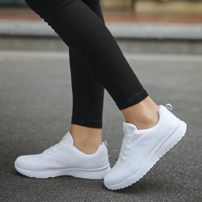 Spor koşu ayakkabıları kadınlar hava örgü nefes alabilen yürüyüş kadın spor ayakkabılar rahat beyaz moda rahat spor ayakkabılar chaussure femme 220527
