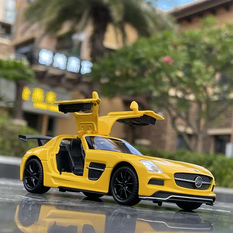 1:32 Benzs SLS AMG-GT Modello di auto sportiva in lega Fonde sotto pressione Veicoli giocattolo in metallo Simulazione Sound Light Collection Regalo bambini 220418