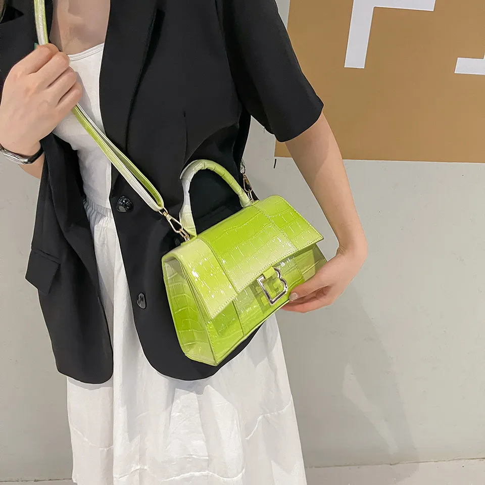 ファッション砂時計バッグレザーハンドバッグ新しいインターネットセレブリティ同じワニパターンショルダーメッセンジャーバッグ女性バッグ