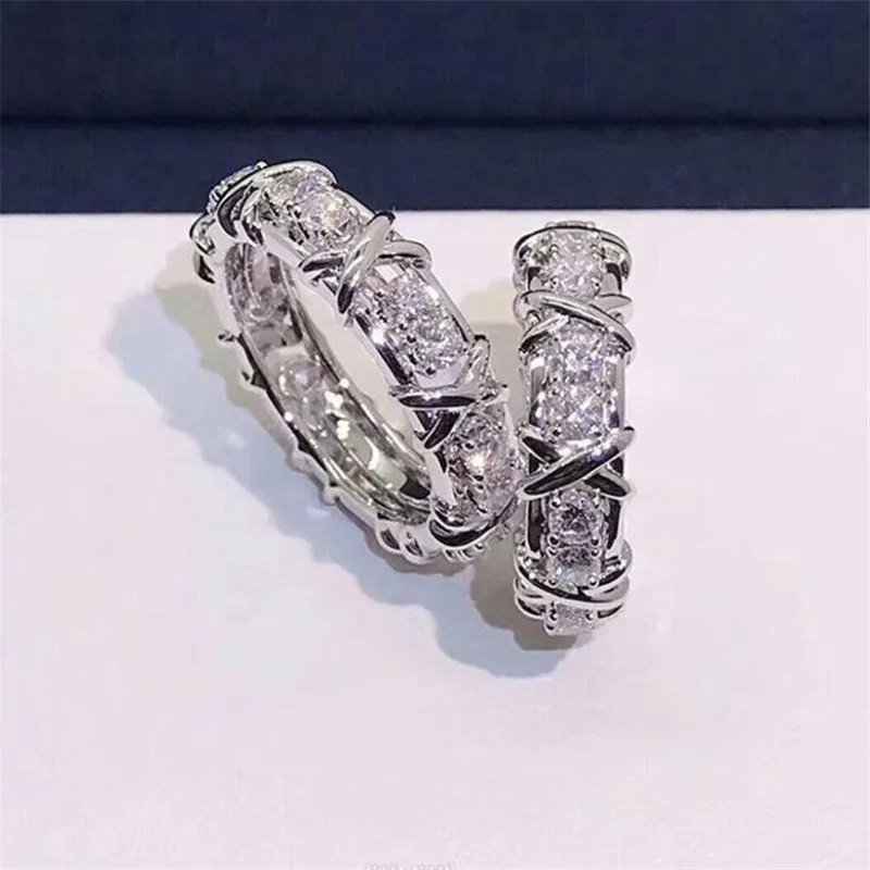 2022 Anéis de casamento mais vendidos clássicos seis garras jóias de moda simples 925 Sterling prateado preenchimento de ouro redondo cut moissanite diamante e224b