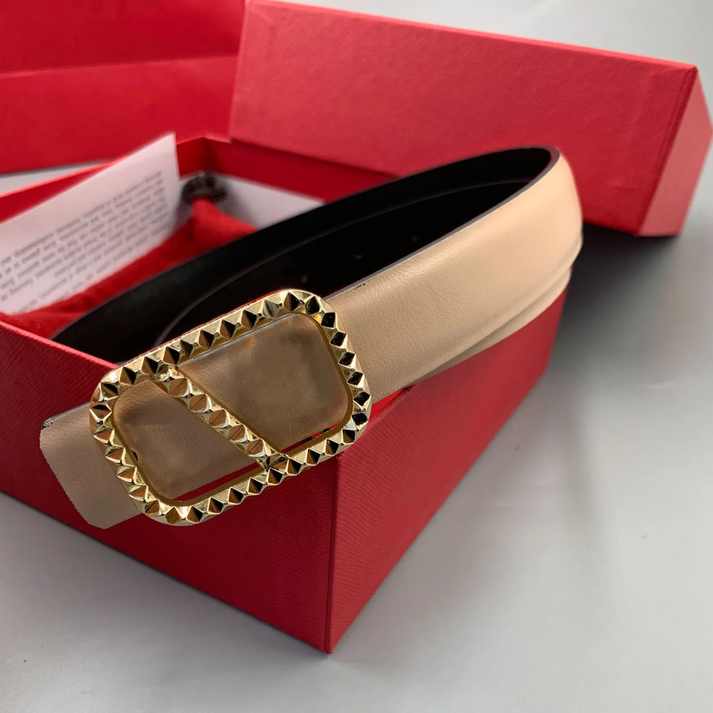 2022 Luxus -Designer -Gürtel Klassische Feste Farbe Gold Buchstaben für Frauen Designer Vintage Pin Nadel Schnalle Gürtel Breite 243c