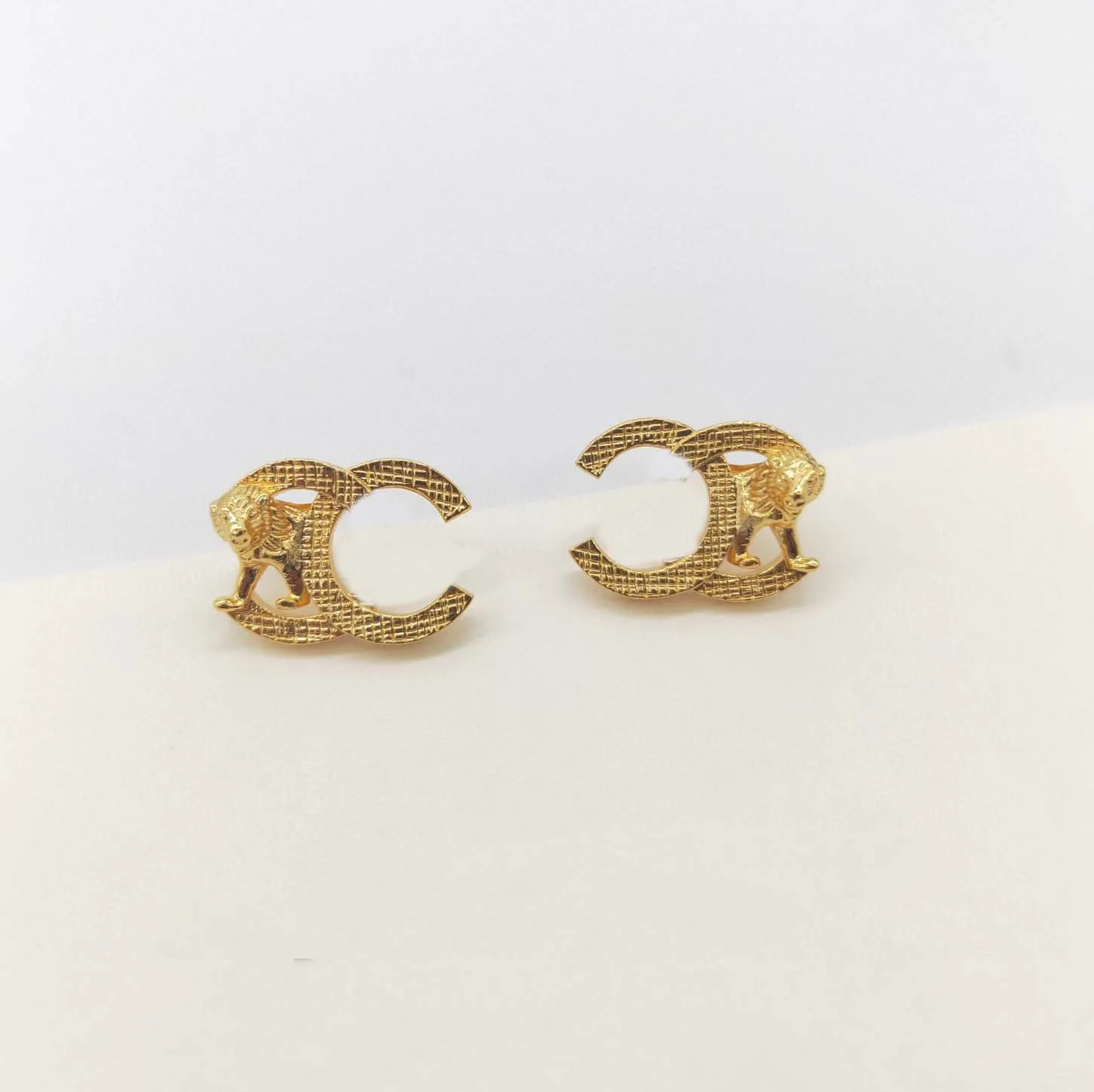 2022 Top quality Charm stud earring in 18k gold plated and lion shape for women wedding jewelry gift have box stamp PS4316A241l