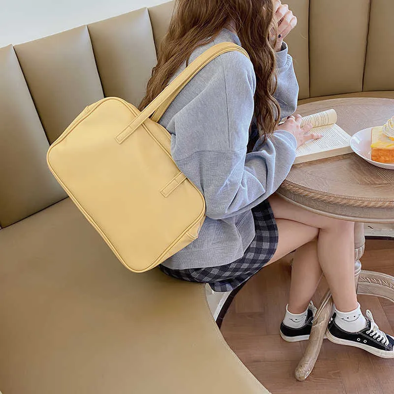 Bolso casero femenino 2022 nuevo estilo universitario coreano de un solo hombro ins super fire bolso casual versátil de gran capacidad