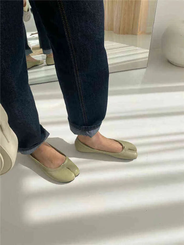 Klänning Skor Designer Nya Koreanska Split Toe Skor Chic Personliga Soft Ballet Skor Kvinnor Flat Loafers Sommar Sandaler 220324