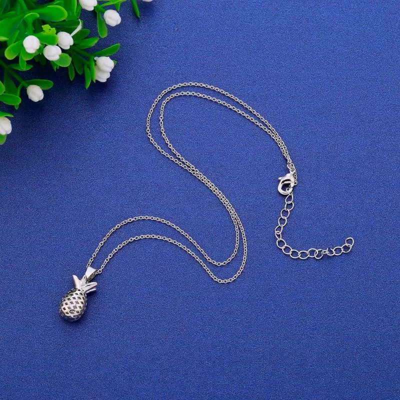 Hanger kettingen schattige verzilverde fruit ananas hangers mooie zoete stijl sieraden choker voor vrouwen feestgeschenken210r