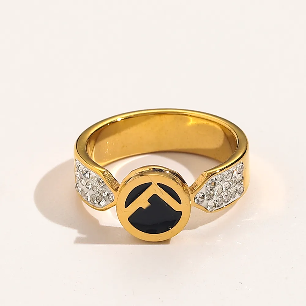 Unik lyxsmyckesdesigner ringer kvinnor bokstav 18k guld pläterad rostfritt stål diamant ädelstenar ring fin finger ring kärlek bröllop 221r