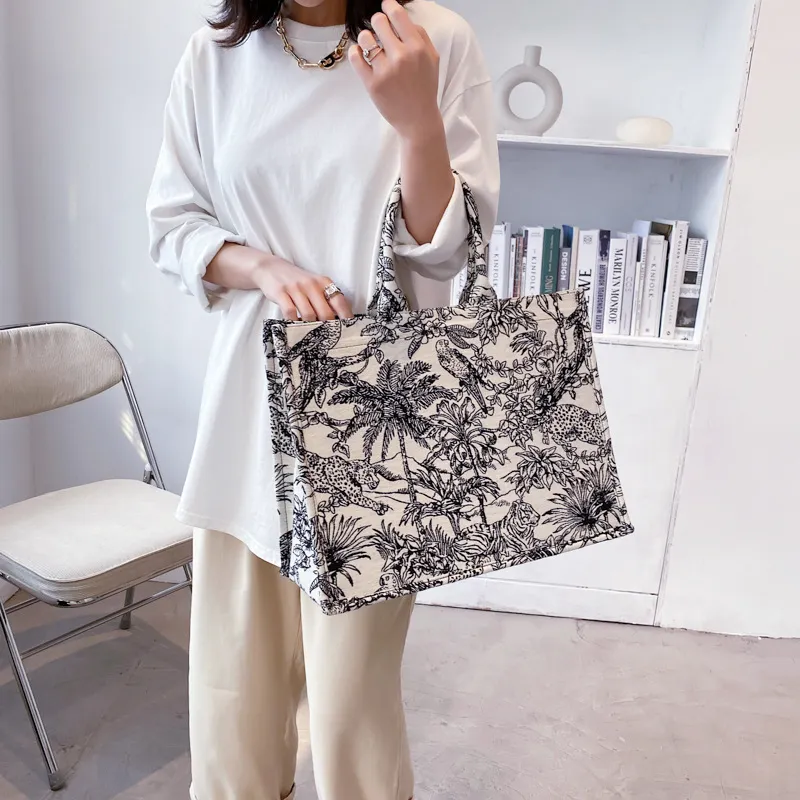 2023女性用の高級デザイナーハンドバッグLuxurysブランドバッグJacquard Embroidery Shopper Beach SholdledBag Goggeous Canvas Toteバッグ