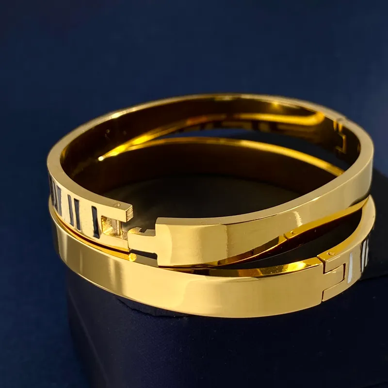Designer Armband för kvinnor Hoop örhänge Herr Titanium Steel Gold Bangle Fashion Love F Armband Studs Luxury Wedding Jewelry HOO2291
