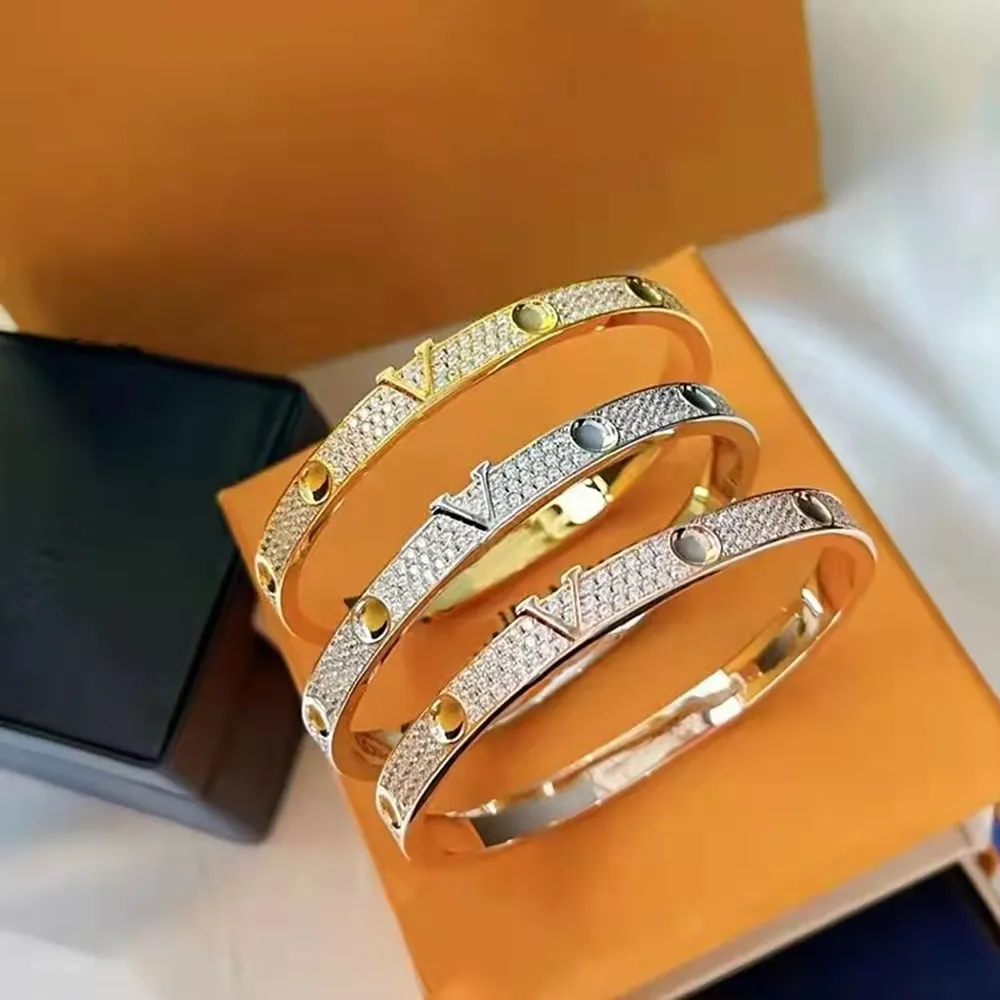 V Letter Round Nail Luxury Full Diamond Cuff Armband Fashion Women Wedding Armband Classic Designer Jewelry318Q
