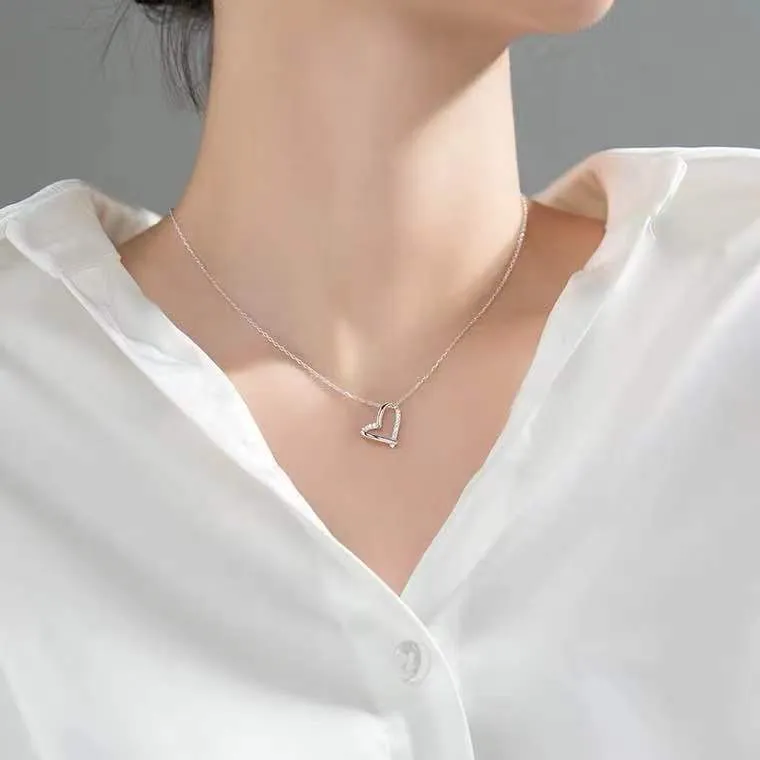 Ny lyxig CZ Heart Pendant Choker Halsband 18K Guldkedjans halsband för kvinnor Bröllopsmycken gåvor