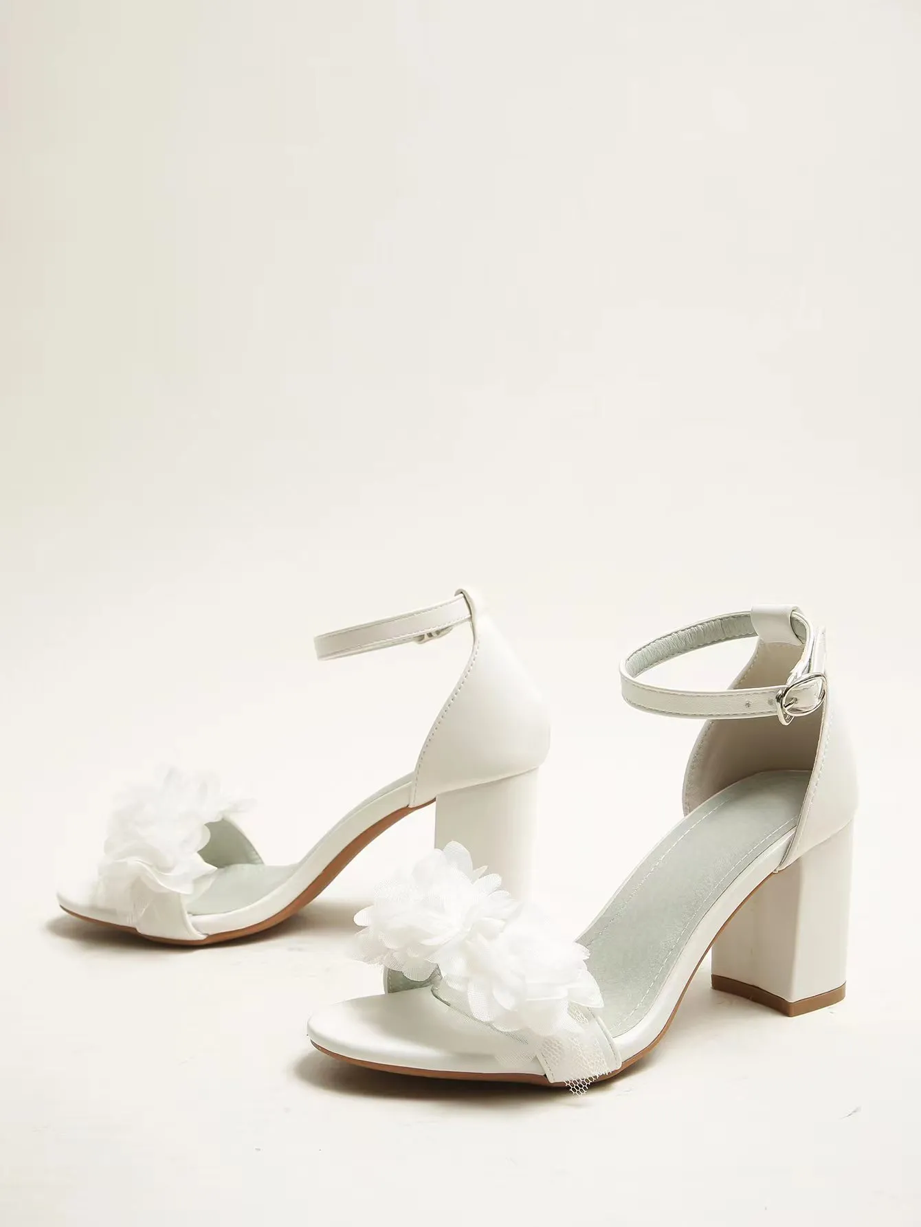 2022 Summer Wedding Shoes Bride White Heels For Women Elegant Solid Lace Flower Sandals Designer Black Ankle Buckle Chunky Heels
