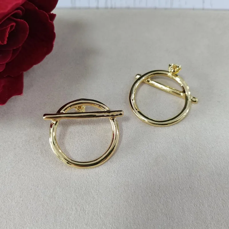 Interrupteur de bijoux uno de 50 plaqué sur la boucle d'oreille de la goujon de haute qualité Fashion originale espagnole 925 Boucles d'oreilles à broches rond en or Silver 14k Festv3233