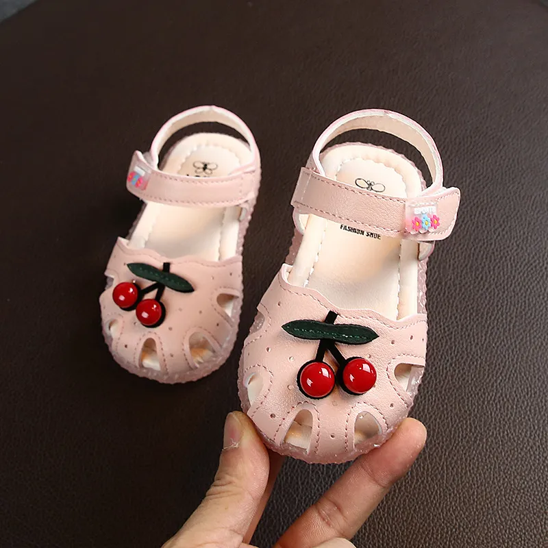 Zomer babysandalen voor meisjes kersen gesloten teen peuter baby kinderen prinses wandelaars kleine schoenen maat 1530 220621