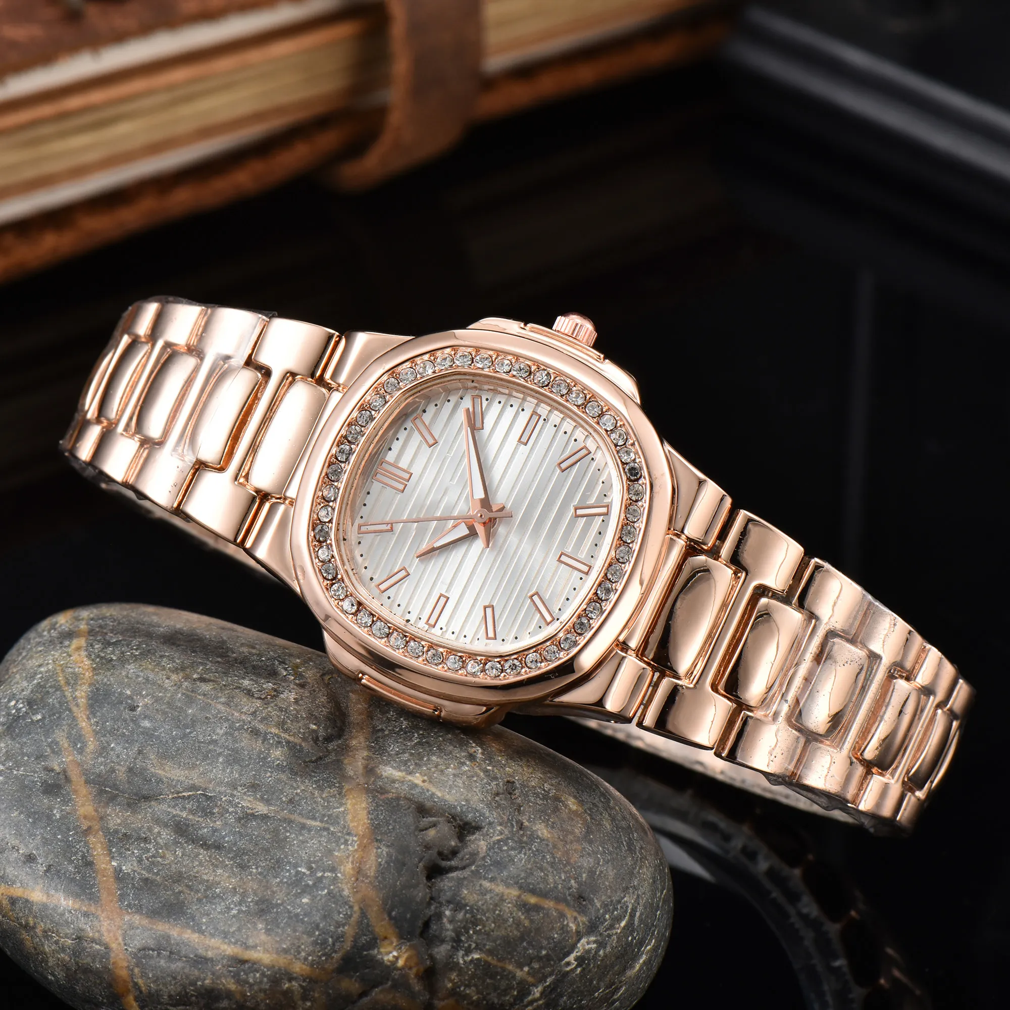 Diamond Vrouwen Horloges Stone Case Jurk Horloge Rose Goud Quartz Sieraden Sluiting Horloge Ontwerp Goede Kwaliteit Splash Waterpr241s