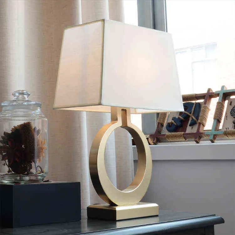 Wysokiej jakości nowoczesna luksusowa lampa stołowa willa Złote jadalne dekoracja stołowa lampa stołowa nordycka retro sypialnia nocna LED LED H220423
