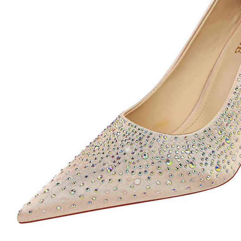 2022 Brand Women Glitter 9,5 cm höga klackar Silkpumpar Designer Bling Crystal White Stripper Heels Wedding Prom Shoes Plus Size G220516