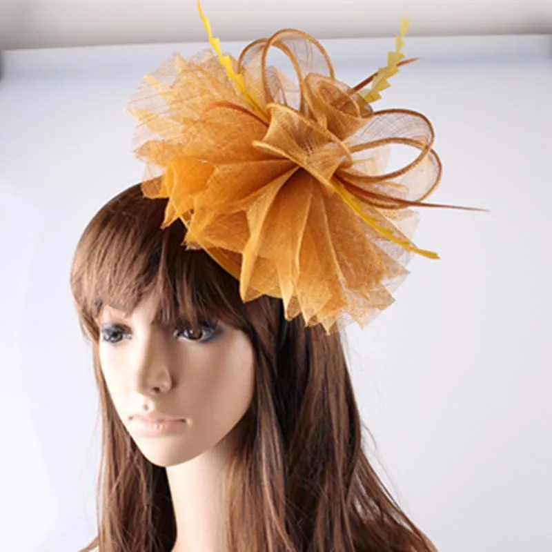 Berets damskie eleganckie czapki z piórami Kobiety Hair Akcesoria fantazyjne fascynatory na przyjęcie weselne Złota ślubna i wyścigi 1522berets B3195