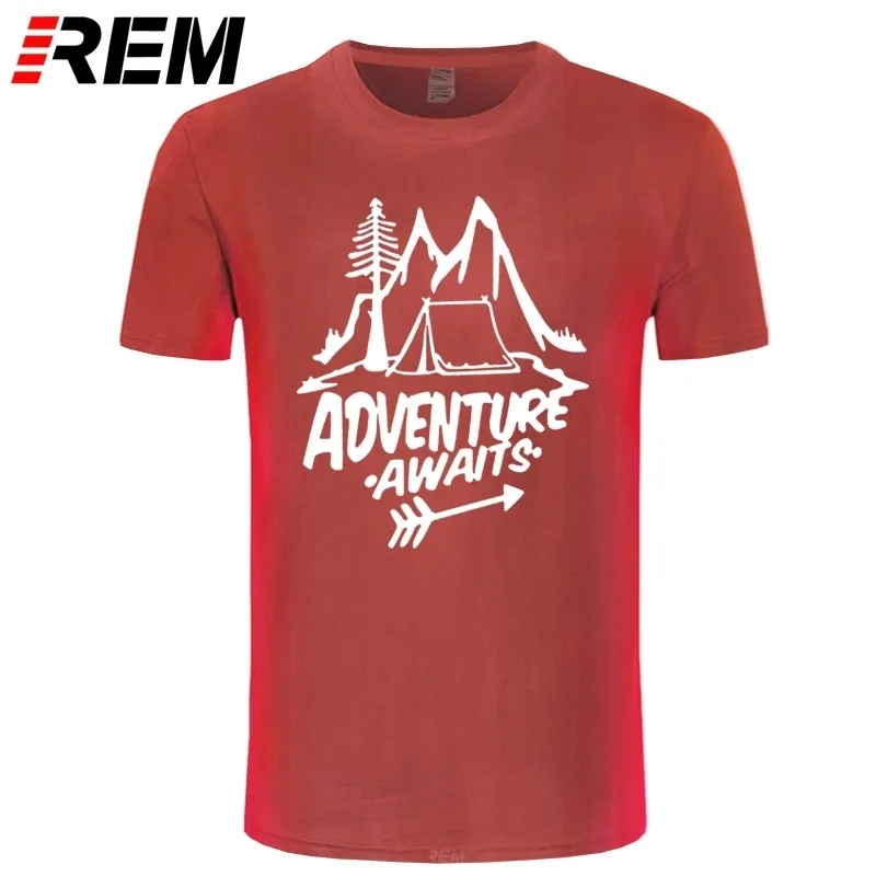 REM Adventure väntar på bokstaven T-shirt Travel Pine Tree Mountains Tälttryck T-shirt Toppkvalitet Pure Cotton Unisex 220520